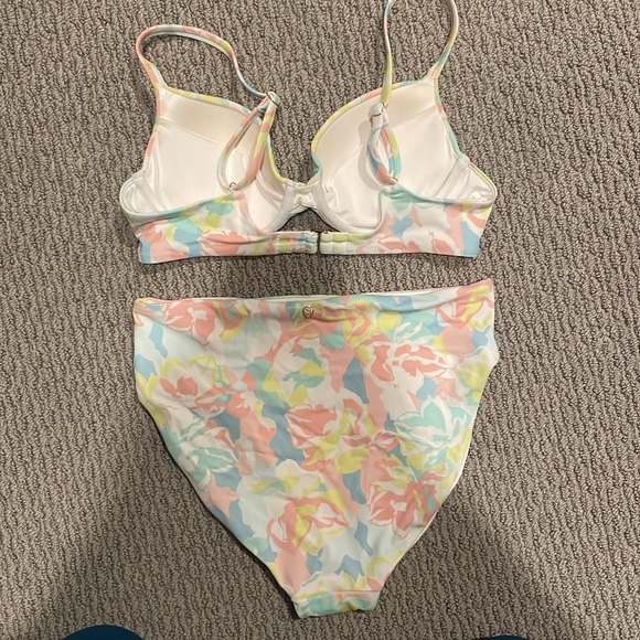 *Like New* VS High Waist Bikini - Picture 4 of 7